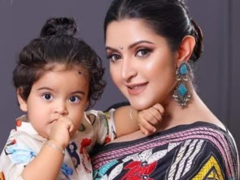 শাহীম মুহাম্মদ রাজ্য নামে জন্ম দিয়েছিলেন ছেলের। কিন্তু গতবছর শরিফুলের সঙ্গে বিচ্ছেদের পর ছেলের নাম বদলে শাহীম মুহাম্মদ পদ্ম রেখেছেন পরীমণি।