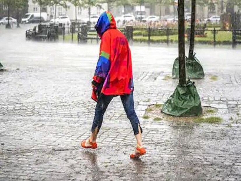 Bengal Weather Forecast: আগামী ২৪ ঘণ্টায় রাজ্যের নয় জেলায় বৃষ্টির সম্ভাবনা। মূলত হালকা বৃষ্টির সম্ভাবনা। দার্জিলিঙের উপরিভাগে এবং সিকিমে বৃষ্টি ও তুষারপাতের সম্ভাবনা। উত্তরবঙ্গের দার্জিলিং এবং কালিম্পঙের পার্বত্য এলাকায় হালকা বৃষ্টির পূর্বাভাস। 