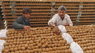 বিতরণ করা হবে এক লক্ষ ছোট লাড্ডু! রামমন্দিরের উদ্বোধনী অনুষ্ঠানে বড় চমক, পাঠানো হবে দক্ষিণের এই মন্দির থেকে
বিতরণ করা হবে এক লক্ষ ছোট লাড্ডু! রামমন্দিরের উদ্বোধনী অনুষ্ঠানে বড় চমক, পাঠানো হবে দক্ষিণের এই মন্দির থেকে