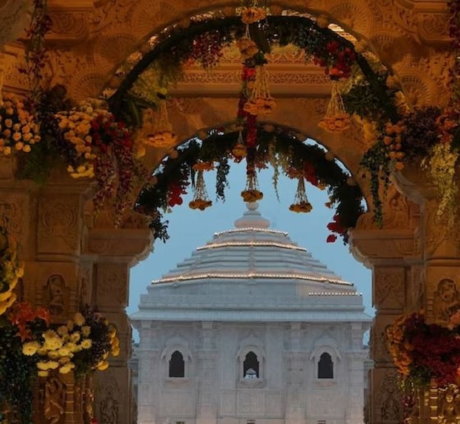 ২২ জানুয়ারি অযোধ্যা রাম মন্দিরে শ্রী রামলালার অভিষেক অনুষ্ঠানের আয়োজন করা হয়েছে। এর পরিপ্রেক্ষিতে রাম মন্দিরসহ পুরো অযোধ্যাকে খুব সুন্দর করে সাজানো হচ্ছে। ১৬ জানুয়ারি থেকে অযোধ্যায় শ্রী রামলালার জীবনের পবিত্রতা সম্পর্কিত আচার-অনুষ্ঠান চলছে।