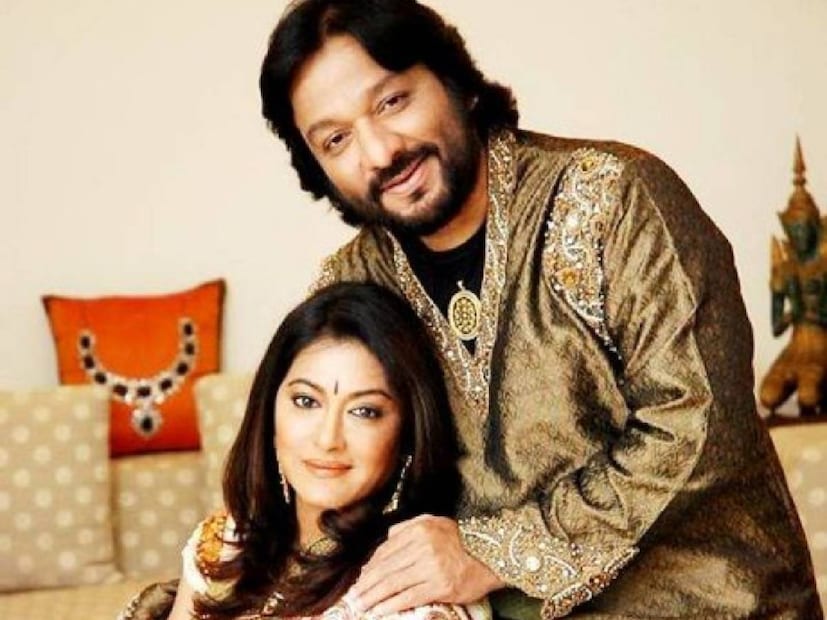 Roop Kumar Love Story: বিখ্যাত গায়ক রূপ কুমার মুম্বইয়ে জন্ম নিয়েছেন ১৯৭৩ সালের ১০ জুন। রূপ কুমার কিন্তু বিখ্যাত সঙ্গীতশিল্পী শ্রাবণ সিং রাঠৌরের ভাই। তাঁর বাবা পণ্ডিত চতুর্ভুজ রাঠৌরও রাগ ধ্রুপদের একজন সঙ্গীতশিল্পী।