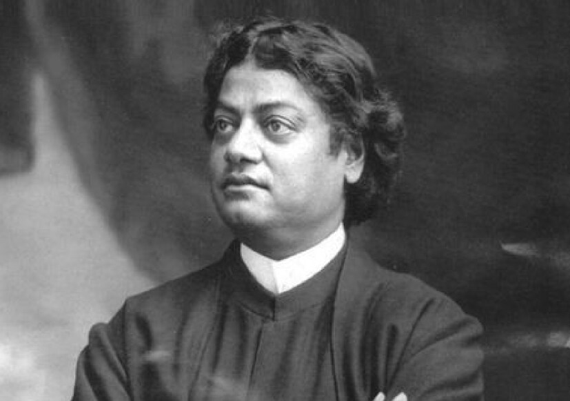 সেই অবাঙালি সাধুর সঙ্গে কাঁচা লঙ্কা খাওয়ার প্রতিযোগিতা করেন স্বামীজি। সাধু ২টি কাঁচা লঙ্কা খেয়েই কেঁদে ফেলেন। স্বামীজি ততক্ষণে বেশ কয়েকটি কাঁচা লঙ্কা খেয়ে ফেলেন।