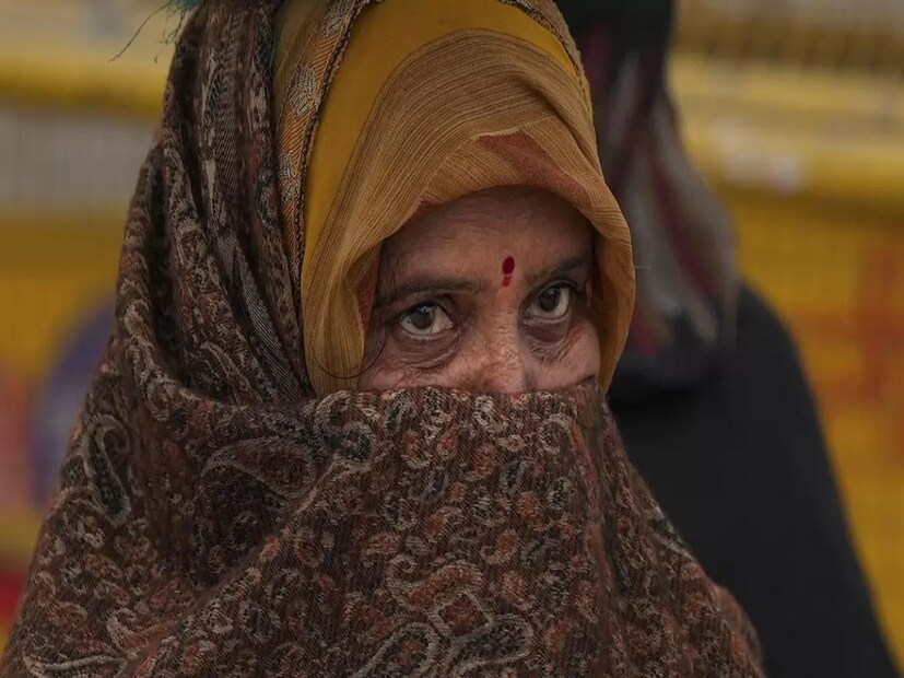 আবহাওয়া দফতরের সর্বশেষ রিপোর্ট জানিয়েছে দুই থেকে তিন দিনের মধ্যে ছত্তিশগড়, তেলেঙ্গানা, অন্ধ্রপ্রদেশ, ওড়িশা, পশ্চিমবঙ্গ এবং সিকিমের বিচ্ছিন্ন জায়গায় হালকা বৃষ্টির সম্ভাবনা রয়েছে। আইএমডি ঘন কুয়াশা এবং শৈত্যপ্রবাহের সতর্কতাও জারি করেছে।