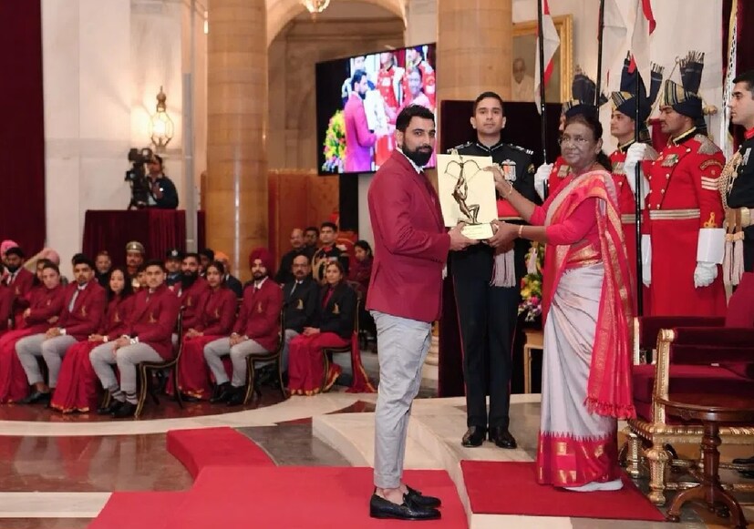 বিশ্বকাপে দুরন্ত পারফর্ম করার জন্য কিছুদিন আগেই অর্জুন পুরস্কার পেয়েছেন শামি। সঙ্গে ১৫ লাখ টাকার আর্থিক পুরস্কারও পেয়েছেন তিনি।