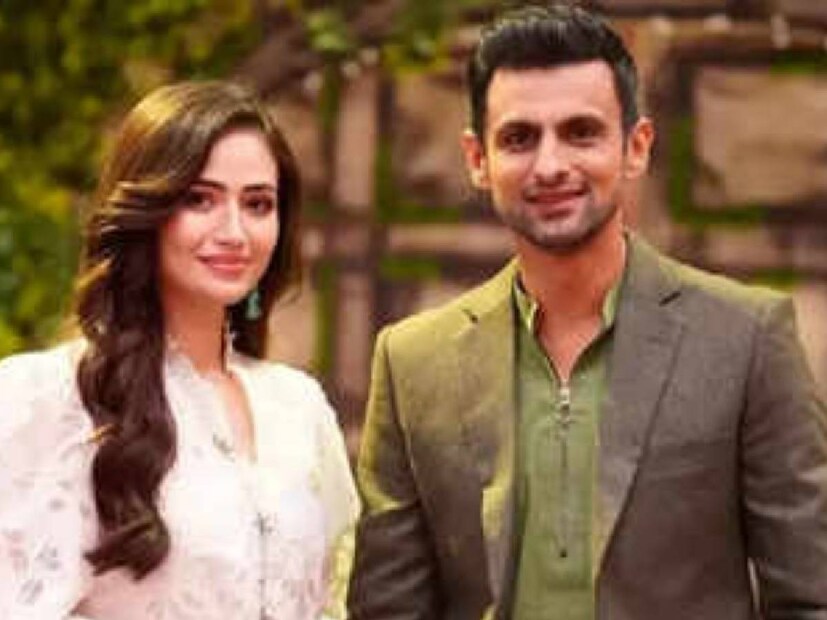 শোনা যাচ্ছিল, শোয়েব এবং সানা প্রেম করছেন। ইনস্টাগ্রাম পোস্টের ক্যাপশনে লেখা ছিল, &quot;শুভ জন্মদিন বাডি,&quot; সঙ্গে দু’জনের একটি ছবি। কিন্তু বিয়ের খবরে যদিও অনেকেই চমকে গিয়েছেন। 