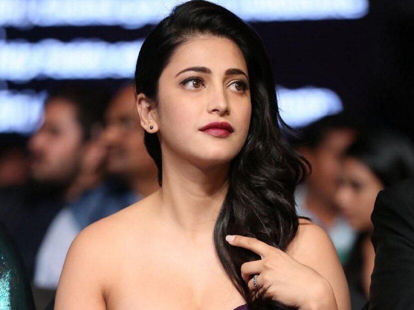 রুপোলি পর্দার নায়িকাদের যতটা ঝকঝকে দেখতে লাগে, তাঁদের ব্যক্তিগত জীবন যে ততটাই আলো ঝলমলে, এমন নাও হতে পারে। আসলে বেশিরভাগ ক্ষেত্রে সেটা হয় না। এমনই এক অভিনেত্রী তাঁর প্রতিভার গুণে সকলের মন জয় করে নিয়েছিলেন। শুধু প্রতিভাই নয়, অভিনেত্রীর পরিবারও ভারতীয় চলচ্চিত্র জগতে যথেষ্ট প্রভাবশালী। তবু তাঁকে ফিরতে হয়েছে। জীবনে এসেছে অন্ধকার সময়।