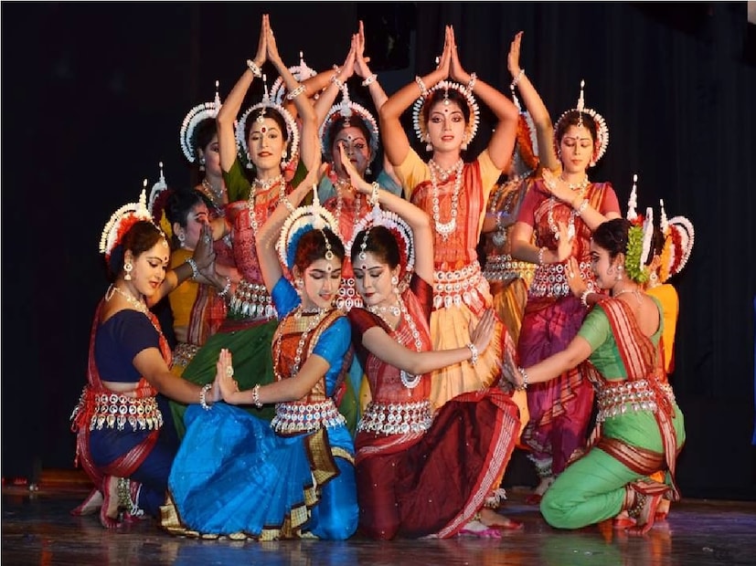 সানা লেখাপড়ায় যেরকম ভাল তেমনিই মায়ের সঙ্গে তাঁর ডান্স ট্রুপে পারফর্ম করেন সানা গঙ্গোপাধ্যায়ও৷ তবে দাদার নাচ পৌঁছে গেল অন্য লেভেলে৷