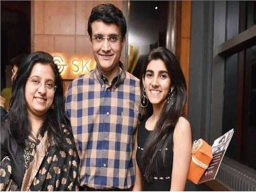 এছাড়াও ১১ টি ব্র্যান্ডের সঙ্গেও যুক্ত মহারাজ। সেই ব্র্যান্ডগুলির বিজ্ঞাপনে দেখা যায় তাঁকে।