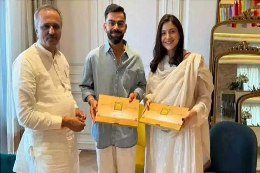 কোন ব্যক্তিগত কারণে বিরাট কোহলি ছুটিতে যাচ্ছেন তা নিয়ে বিসিসিআই  পুরোপুরি মুখ বন্ধ রেখেছে৷  বিরাট কোহলির গোপনীয়তাকে সম্মান করার জন্য সংবাদমাধ্যম এবং ফ্যানদের অনুরোধ করা হয়েছে৷  তাঁর ব্যক্তিগত কারণ কী তা নিয়ে জল্পনা না করতে। ২৫-২৯ জানুয়ারি প্রথম টেস্ট ভারত বনাম ইংল্যান্ডের মধ্যে৷ অন্যদিকে দ্বিতীয় টেস্টে ২-৬ ফেব্রুয়ারি খেলা হবে৷ বিরাট কোহলির পরিবর্ত কে হবেন তা নিয়ে এখনও অবশ্য বোর্ডের পক্ষ থেকে জানানো হয়নি৷ তবে শীঘ্রই তা জানিয়ে দেওয়া হবে৷
