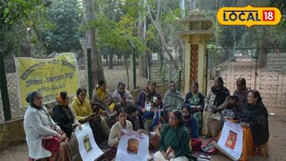 শান্তিনিকেতনে মৃণালিনী আনন্দ পাঠশালার সামনে আলাপিনী মহিলা