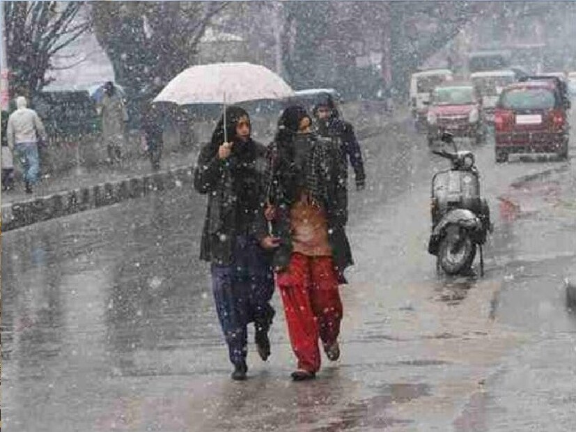 রবিবার, দিল্লির সর্বোচ্চ তাপমাত্রা ১৫.৮ ডিগ্রি সেলসিয়াস রেকর্ড করা হয়। যা মরসুমের গড় তাপমাত্রা থেকে পাঁচ ডিগ্রি কম। সর্বনিম্ন তাপমাত্রা ছিল ৪.৮ ডিগ্রি সেলসিয়াস এবং বিকাল ৫.৩০ টায় আর্দ্রতার মাত্রা ছিল ৭১ শতাংশ।
