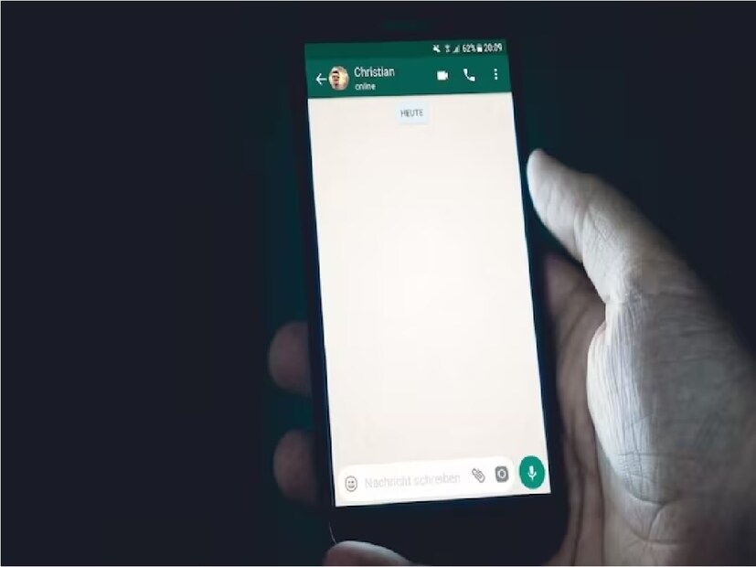 এই অনুসন্ধানের পরে 'QuickTime Player' এবং এটি ইনস্টল করুন। ধাপ 4-এখন ফাইলে যান এবং 'নতুন অডিও রেকর্ডিং'-এ আলতো চাপুন। ধাপ 5-এখন বিকল্পটির জন্য আপনাকে আইফোন নির্বাচন করতে হবে এবং তারপরে রেকর্ড বোতামে আলতো চাপুন।