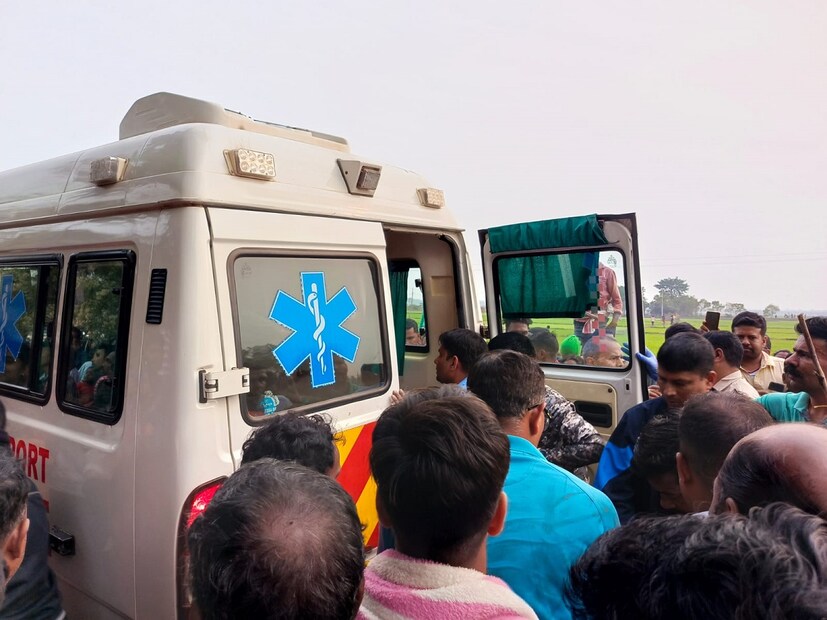 দুর্ঘটনার খবর পেয়ে ঘটনাস্থলে পৌঁছন বায়ুসেনার আধিকারিকরা৷ আহত দুই পাইলটকে উদ্ধার করে চিকিৎসার জন্য নিয়ে যাওয়া হয়৷ 