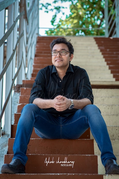 এই নিয়ে তৃতীয়বার বিয়ে করছেন অনুপম রায়৷ একইভাবে তৃতীয়বার বিয়ে করছেন কাঞ্চন মল্লিকও৷ -Photo Courtesy: Anupam Roy/ Facebook