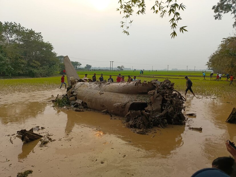 বিমানটি পশ্চিম মেদিনীপুরের কলাইকুণ্ডা বায়ুসেনা ছাউনি থেকে উড়েছিল৷ তবে বিমান ভেঙে পড়ার আগেই দুই পাইলট প্যারাসুটের সাহায্যে নিরাপদে বেরিয়ে আসেন৷ 