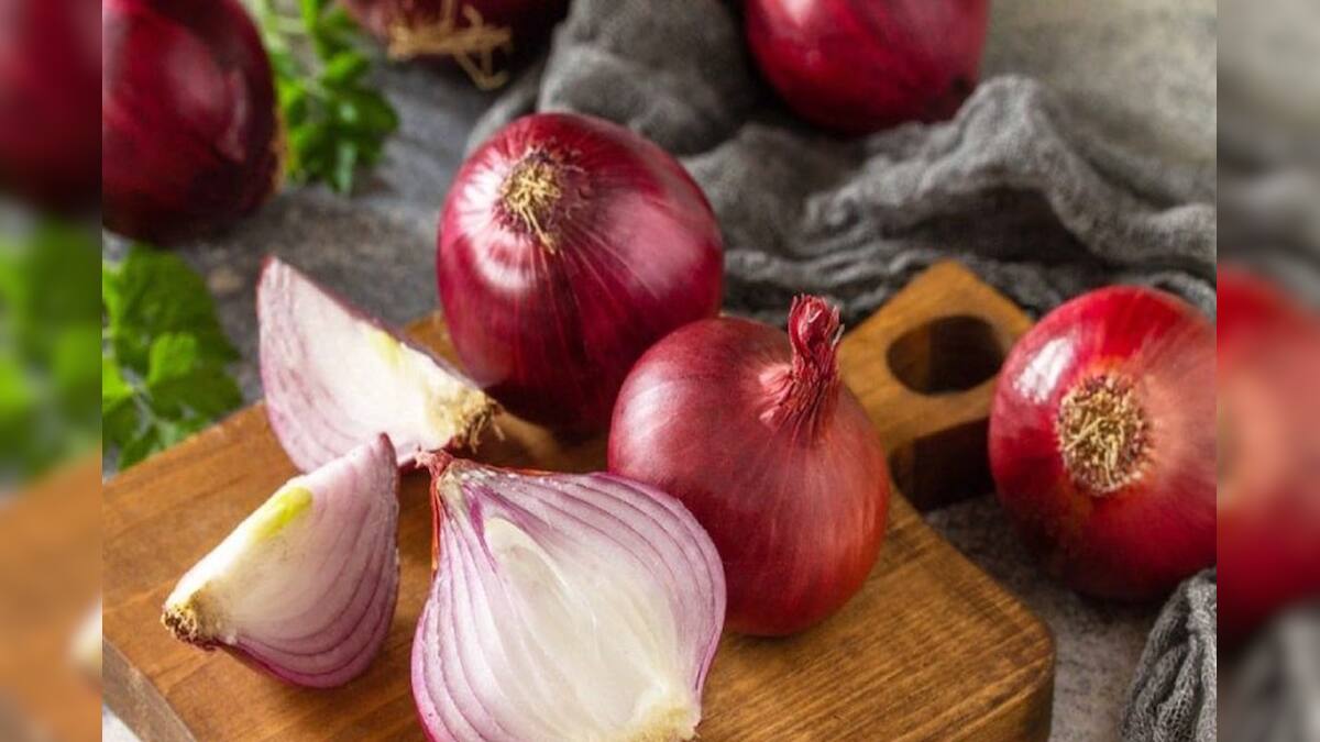 Raw Onion Health Tips খাবারের সঙ্গে কাঁচা পেঁয়াজ খান? জানেন এতে কী
