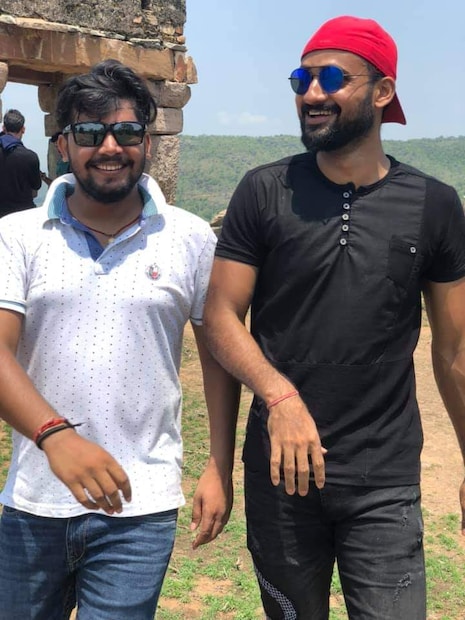 ইংল্যান্ডের ক্লাবের বিরুদ্ধে ইন্ডিয়া এ-র হয়ে আকাশদীপ দুই ম্যাচ ১৩টি উইকেট নেন। ৪৬ রানও করেন। সেই পারফরম্যান্সের পরই তাঁর ভাগ্যের শিঁকে ছিড়ল।