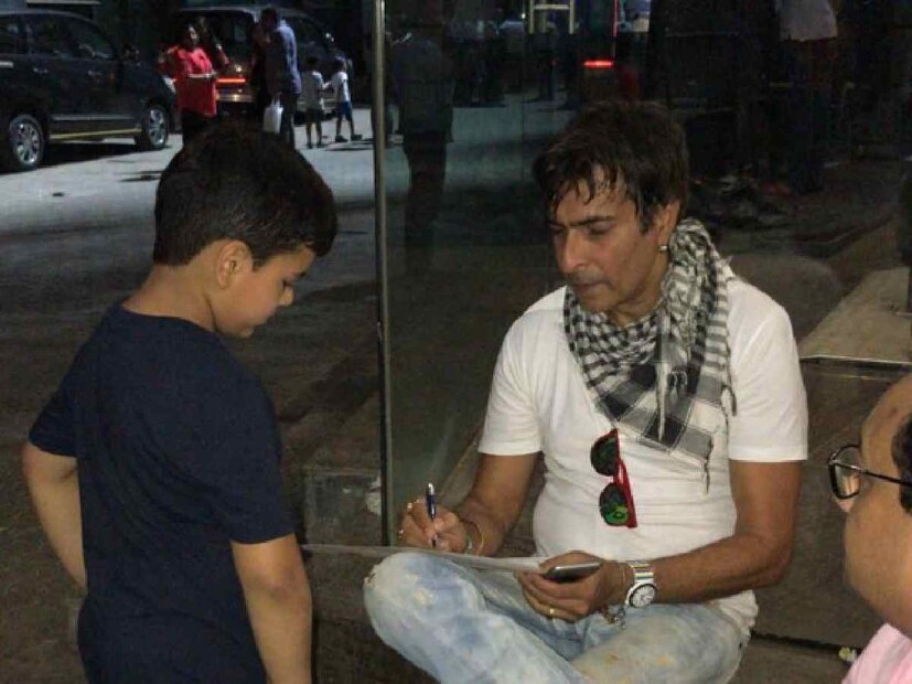 নায়ক হয়ে বিশেষ সুবিধা না করতে পারায় শরদ কাপুর খলনায়কের চরিত্রে তারপর থেকে অভিনয় করেন ৷ সব মিলিয়ে ৪৩টি ছবিতে অভিনয় করেও বলিউডে স্ট্যান্ড করতে পারেননি ৷ রোস্তোরাঁর ব্যবসায় মনোনিবেশ করেন, একসঙ্গে চালিয়ে যান অভিনয়ও ৷ ছবি সৌজন্যে ইনস্টাগ্রাম ৷