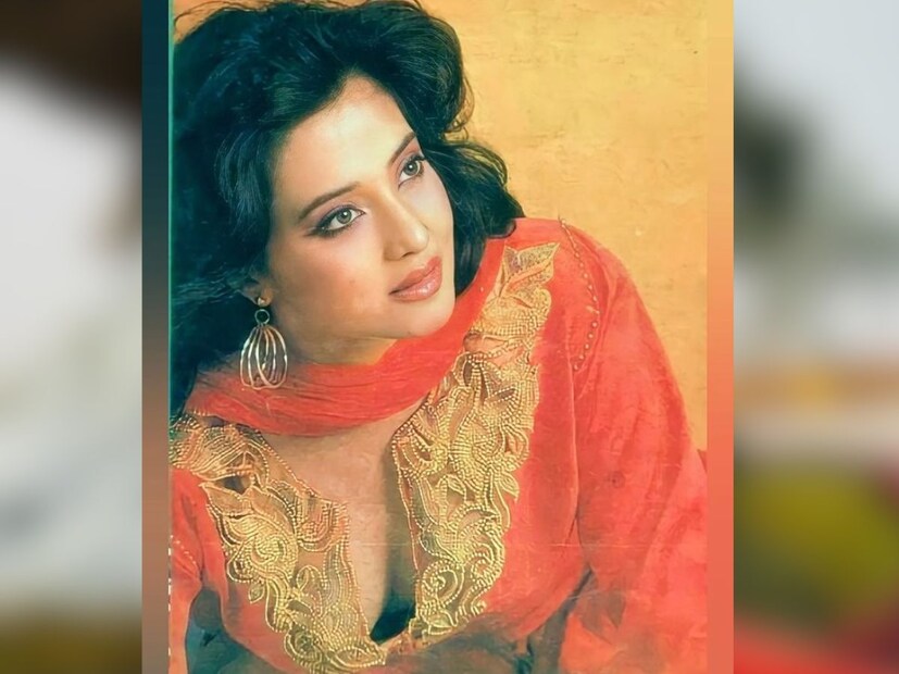 মুনমুন সেন রাজনীতিতে আসার পর বারকয়েক তাঁর মুখে তৎকালীন পাক প্রধানমন্ত্রী ইমরান খানের নাম শোনা গিয়েছিল। একটা সময় দুজনের সম্পর্ক নিয়ে গুঞ্জন ছিল গোটা দেশে।