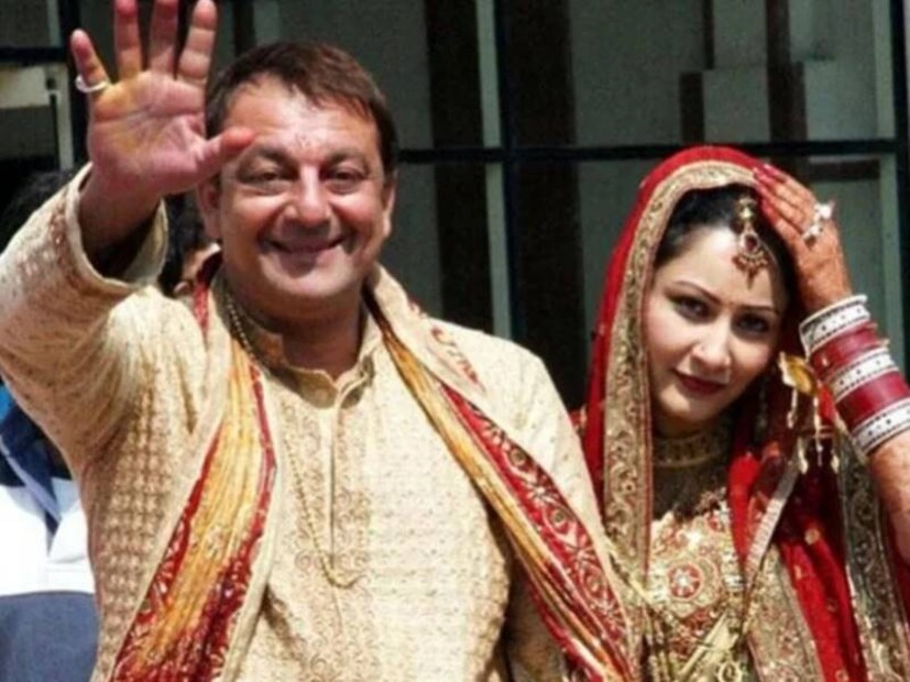 সঞ্জয় দত্ত-- ৩০৮ জন মহিলার সঙ্গে তিনি প্রেম করেছেন, এ'কথা নিজেই বায়োপিকে জানিয়েছেন সঞ্জয় দত্ত। সঞ্জুর তিনটে বিয়ে। প্রথম বিয়ে ১৯৯১ সালে, রীচা শর্মার সঙ্গে। রীচার মৃত্যুর ২ বছর পর সঞ্জয় বিয়ে করেন মডেল রিয়া পিল্লাইয়ের সঙ্গে। ২০০৫ সালে তাঁদের ডিভোর্স হয়। সঞ্জয়ের তৃতীয় বিয়ে মাণ্যতার সঙ্গে। সেই সময় মাণ্যতার নাম ছিল দিলনওয়াজ শেখ। সঞ্জয় দত্ত-- ৩০৮ জন মহিলার সঙ্গে তিনি প্রেম করেছেন, এ'কথা নিজেই বায়োপিকে জানিয়েছেন সঞ্জয় দত্ত। সঞ্জুর তিনটে বিয়ে। প্রথম বিয়ে ১৯৯১ সালে, রীচা শর্মার সঙ্গে। রীচার মৃত্যুর ২ বছর পর সঞ্জয় বিয়ে করেন মডেল রিয়া পিল্লাইয়ের সঙ্গে। ২০০৫ সালে তাঁদের ডিভোর্স হয়। সঞ্জয়ের তৃতীয় বিয়ে মাণ্যতার সঙ্গে। সেই সময় মাণ্যতার নাম ছিল দিলনওয়াজ শেখ। 