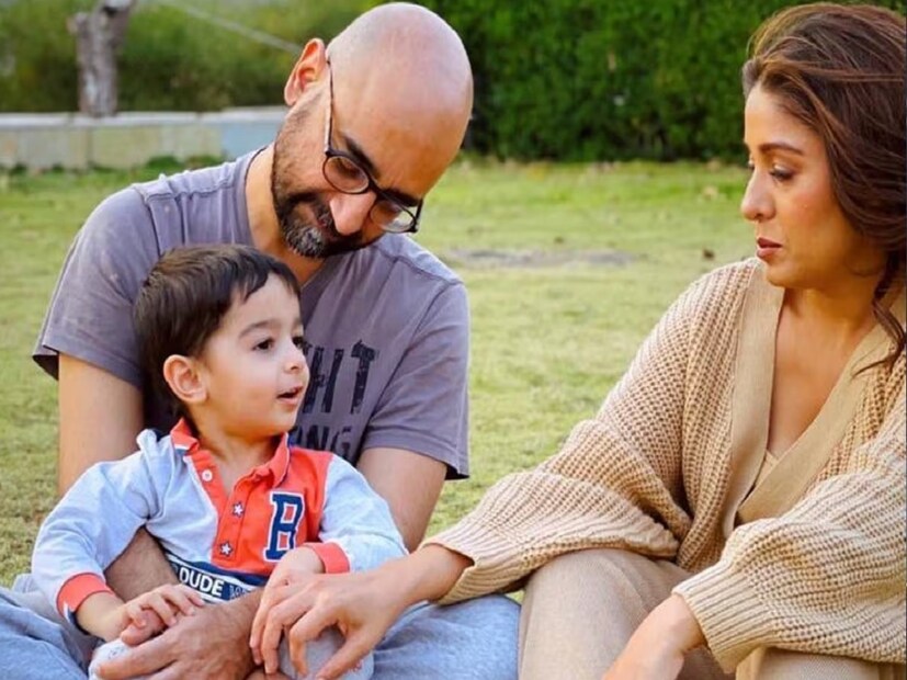 দু’বছরের বেশি সময় ধরে সম্পর্কে থাকার পর বিয়ের সিদ্ধান্ত নেন হিতেশ এবং সুনিধি। ২০১২ সালের ২৪ এপ্রিল গোয়ায় সাতপাকে বাঁধা পড়েন দু’জনে। ২০১৮ সালে পুত্রসন্তানের জন্ম দেন সুনিধি। আপাতত স্বামী এবং ছেলে তেঘকে নিয়ে সাজানো সংসার তাঁর। 