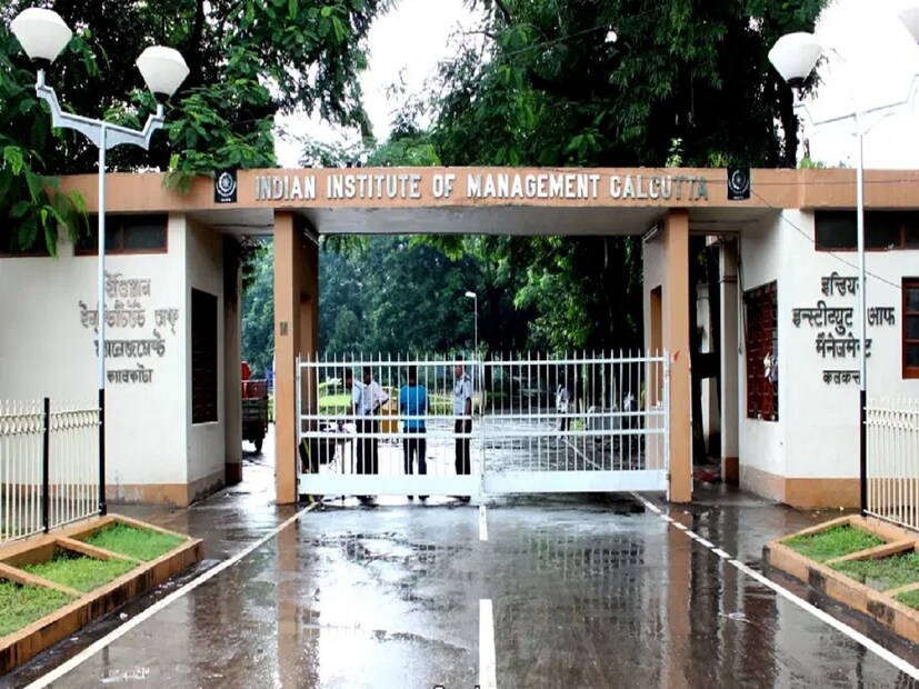 আইইএম কলকাতা: পশ্চিমবঙ্গের প্রাচীন বেসরকারি ইঞ্জিনিয়ারিং কলেজগুলির তালিকা করতে বসলে সবার প্রথমে আসবে আইইএম কলকাতার নাম। ১৯৮৯ সালে তৈরি হয় এই বিশ্ববিদ্যালয়। এনআইআরএফ-এর ২০২৪ সালের র‍্যাঙ্কিং অনুযায়ী আইইএম কলকাতা রয়েছে ৭৯-তম স্থানে।