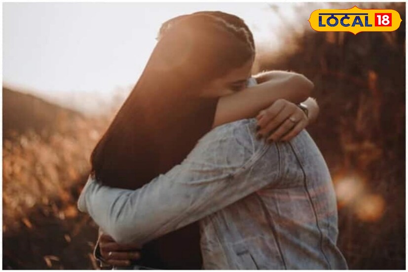 হাগ ডে (Hug Day) মনের মানুষকে জড়িয়ে ধরার দিন ১২ ফেব্রুয়ারি। হাগ ডে হিসাবে প্রচলিত এ দিন। নিজের প্রিয় মানুষকে এদিন জড়িয়ে ধরতেই পারেন।