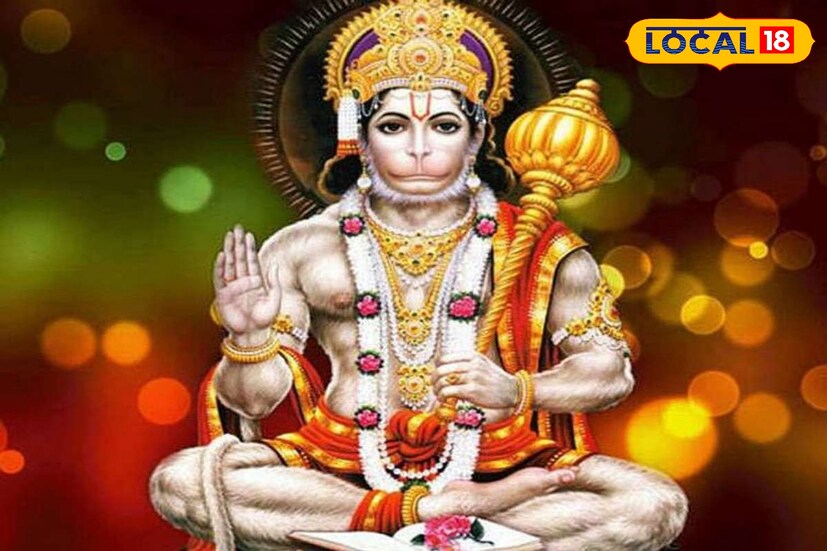 বাড়িতে বজরংবলীর মূর্তি রাখুন দক্ষিণ দিকে। বলা হয়, এই দিকে হনুমানজির প্রভাব অনেকটাই বেশি হয়। রান্নাঘরে, সিঁড়ির নিচে হনুমানজির ছবি একেবারেই রাখবেন না। এতে ঘরে খারাপ প্রভাব পড়ে। 