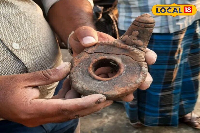 খবর ছড়িয়ে পড়তেই এলাকায় আসেন প্রত্নতত্ত্ব গবেষকরা। জিনিসগুলি খতিয়ে দেখে বিষ্মিত হন তাঁরা।প্রত্নতত্ত্ব গবেষকদের অনুমান “এই সব জিনিস প্রায় ৭০০ থেকে দু’হাজার বছরের পুরনো। দেখে মনে হচ্ছে শুঙ্গ, কুষাণ যুগের জিনিস এইগুলি।