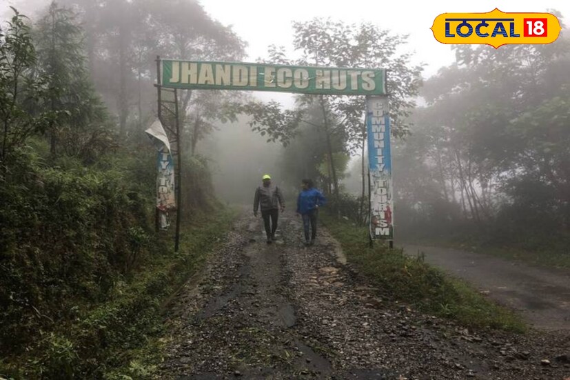 সূর্যাস্তের পরে ঝুপ করে সন্ধে নেমে যায় এখানে। তারপরে ঝাণ্ডি যেন আরও সুন্দর হয়ে ওঠে। রাতের অন্ধকারে ঝাণ্ডি যেন আরও মোহময়ী হয়ে ওঠে।