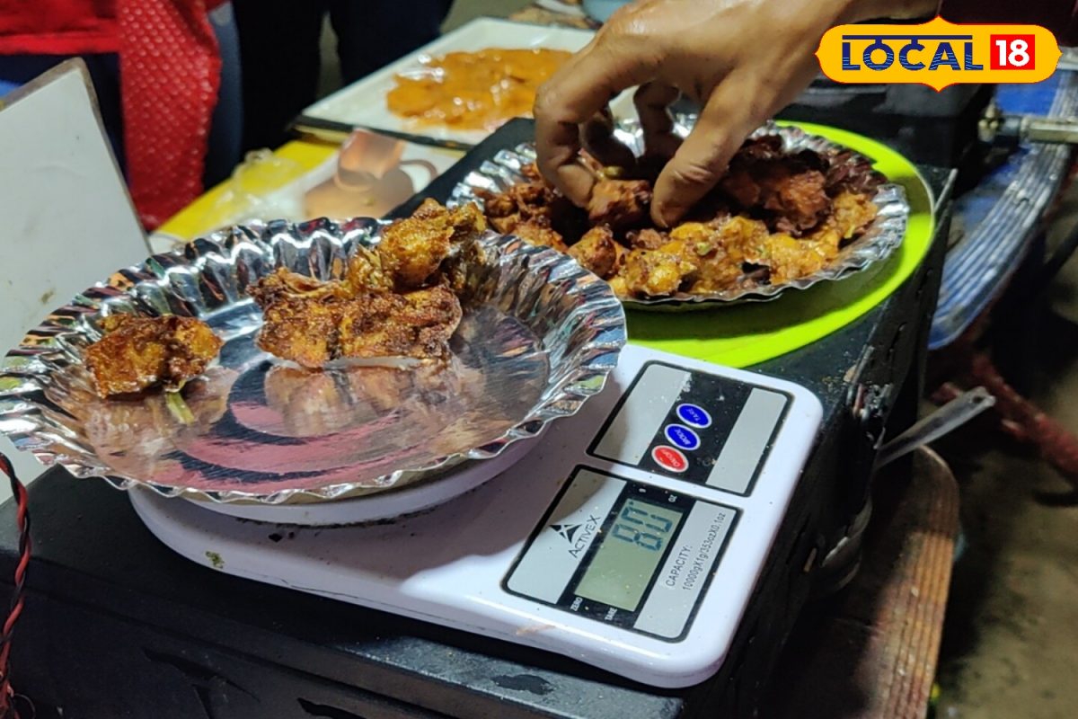 কেজি দরে বিক্রি হচ্ছে মাংসের পকোড়া! মেডিকেল রিপ্রেজেন্টেটিভের দোকানে অবাক কাণ্ড কেজি দরে বিক্রি হচ্ছে মাংসের পকোড়া! মেডিকেল রিপ্রেজেন্টেটিভের দোকানে অবাক কাণ্ড