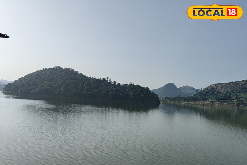 শৈত্যপ্রবাহের সম্ভাবনা রয়েছে জেলার উপর দিয়ে। এই দিন পুরুলিয়া সর্বোচ্চ তাপমাত্রার পারদ থাকতে পারে ২৮ ডিগ্রি সেলসিয়াস ও সর্বনিম্ন তাপমাত্রার পারদ থাকতে পারে ৮ ডিগ্রি সেলসিয়াস বলে জানা গিয়েছে হাওয়া অফিস সূত্রে। তাপমাত্রার পারদ এক ঝটকা অনেকখানি কমে যাওয়ার কারণে শীতের আমেজ আরও একবার উপভোগ করতে পারছে জেলার মানুষ।
