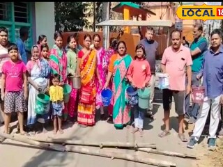 রাস্তায় বাসিন্দারা   রাস্তায় বাসিন্দারা