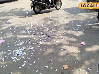 নকলে ভর্তি স্কুলের বাইরের চত্বর