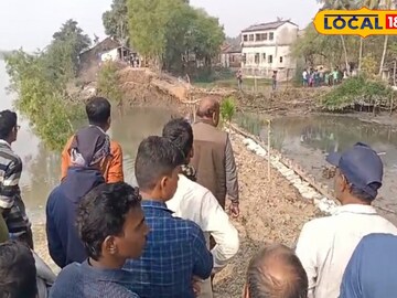 নদীবাঁধে নেমেছে ধ্বস