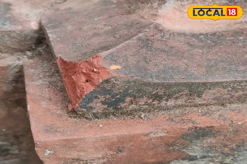 ভ্যালেন্টাইনস ডে-র দিন মন্দিরের গায়ে নাম লেখা হয়েছে বলে অভিযোগ, সেই সঙ্গে কিছু ইট ভাঙা হয়েছে। এমন কথা শেয়ার হয়েছে সামাজিক যোগাযোগ মাধ্যমে। এই ঘটনার পর সরব হয়েছে নেটাগরিকেরা। ছুটির দিনগুলিতে নিরাপত্তা বাড়ানোর দাবি করা হচ্ছে স্থানীয়দের পক্ষ থেকে। ঐতিহাসিক এই মন্দিরে এমন ঘটনা আগে ঘটেনি।