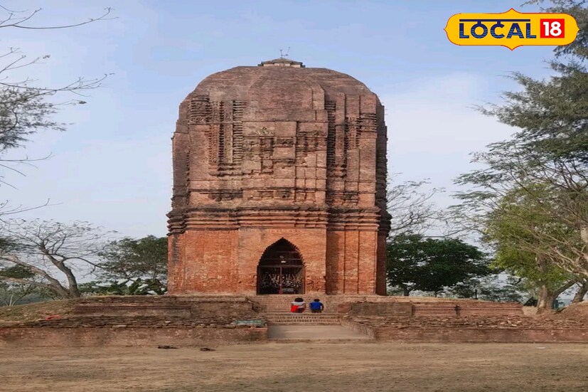 এই ঘটনার পর সরব হয়েছে নেটাগরিকেরা। ছুটির দিনগুলিতে নিরাপত্তা বাড়ানোর দাবি করা হচ্ছে স্থানীয়দের পক্ষ থেকে। ঐতিহাসিক এই মন্দিরে এমন ঘটনা আগে ঘটেনি।