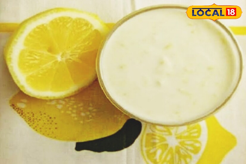  টক দইয়ের কিংবা লেবুর রসের সঙ্গে একটা ভিটামিন ই ক্যাপসুল মিশিয়ে ব্যবহার করতে পারেন। ভিটামিন E চুল পড়া দূর করে যে তেল ব্যবহার করেন তার সঙ্গে মিশিয়ে ব্যবহার করুন। 