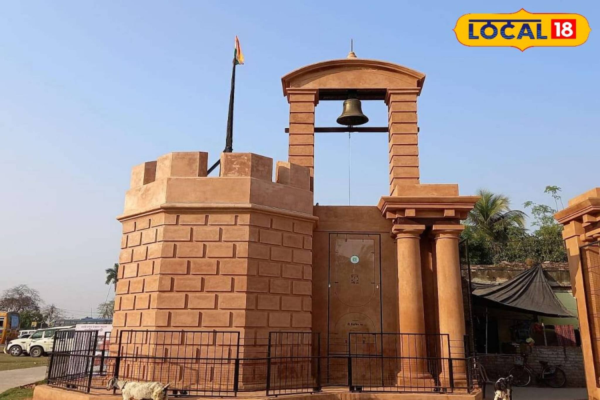 ঘণ্টায় ঘণ্টায় বেজে ওঠে ঘণ্টা! হাজারদুয়ারি গেলে প্রাচীন ঘণ্টাঘর দেখতে ভুলবেন না