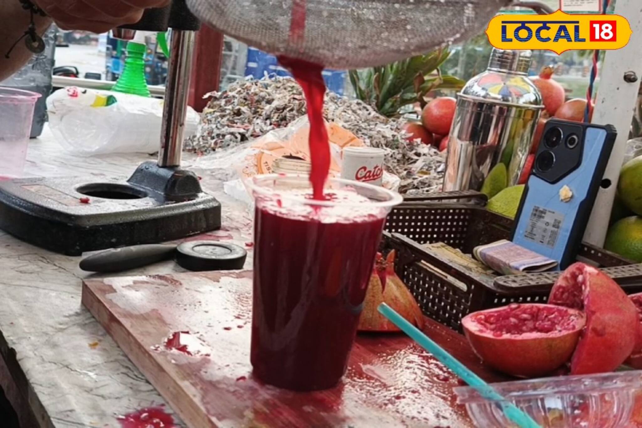 লাল রঙের টাটকা এই ফলের রসের স্বাদ জিভে লেগে থাকবে! উপকারিতাও রয়েছে প্রচুর!