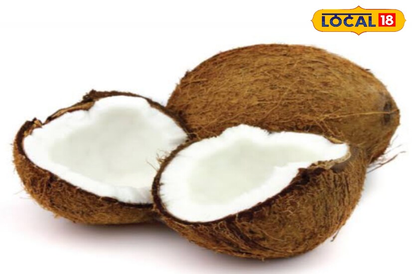 নিয়মিত নারকেল খাওয়া ওজন কমাতে সাহায্য করে। কারণ এতে অনেক ফাইবার থাকে। যা দীর্ঘক্ষণ পেট ভরিয়ে রাখে। তবে অতিরিক্ত নারকেল খেলে আবার ওজন বাড়তেও পারে। কারণ এতে স্যাচুরেটেড ফ্যাট থাকে।