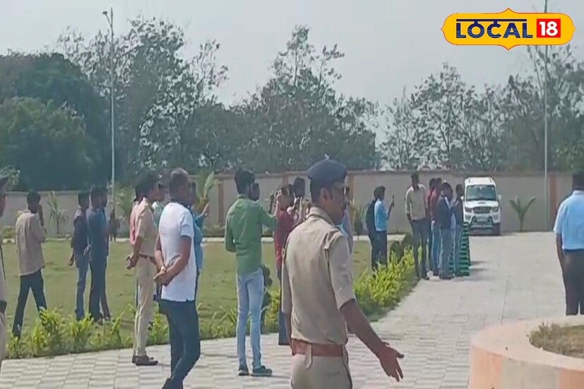 হেলিকপ্টার থেকে নেমে তিনি পৌঁছবেন দুর্গাপুরের সার্কিট হাউসে। সেখানেই করবেন রাত্রিযাপন, প্রশাসন সূত্রে এমনটাই জানা গিয়েছে।