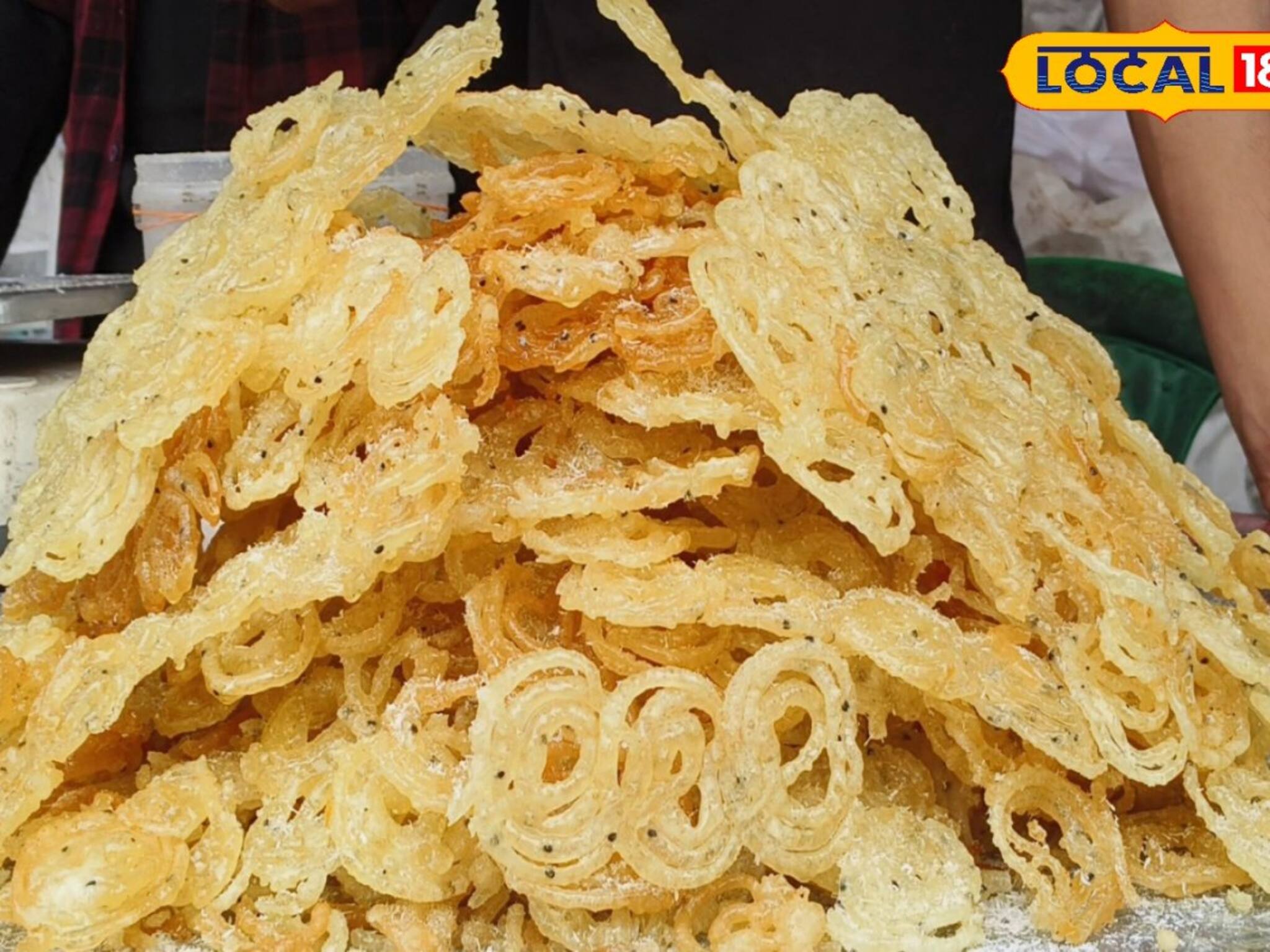 নারকেলের জিলিপিতে থাকে ১১ রকম উপকরণ! একবার খেলে মুখে লেগে থাকবে স্বাদ!রইল ঠিকানা