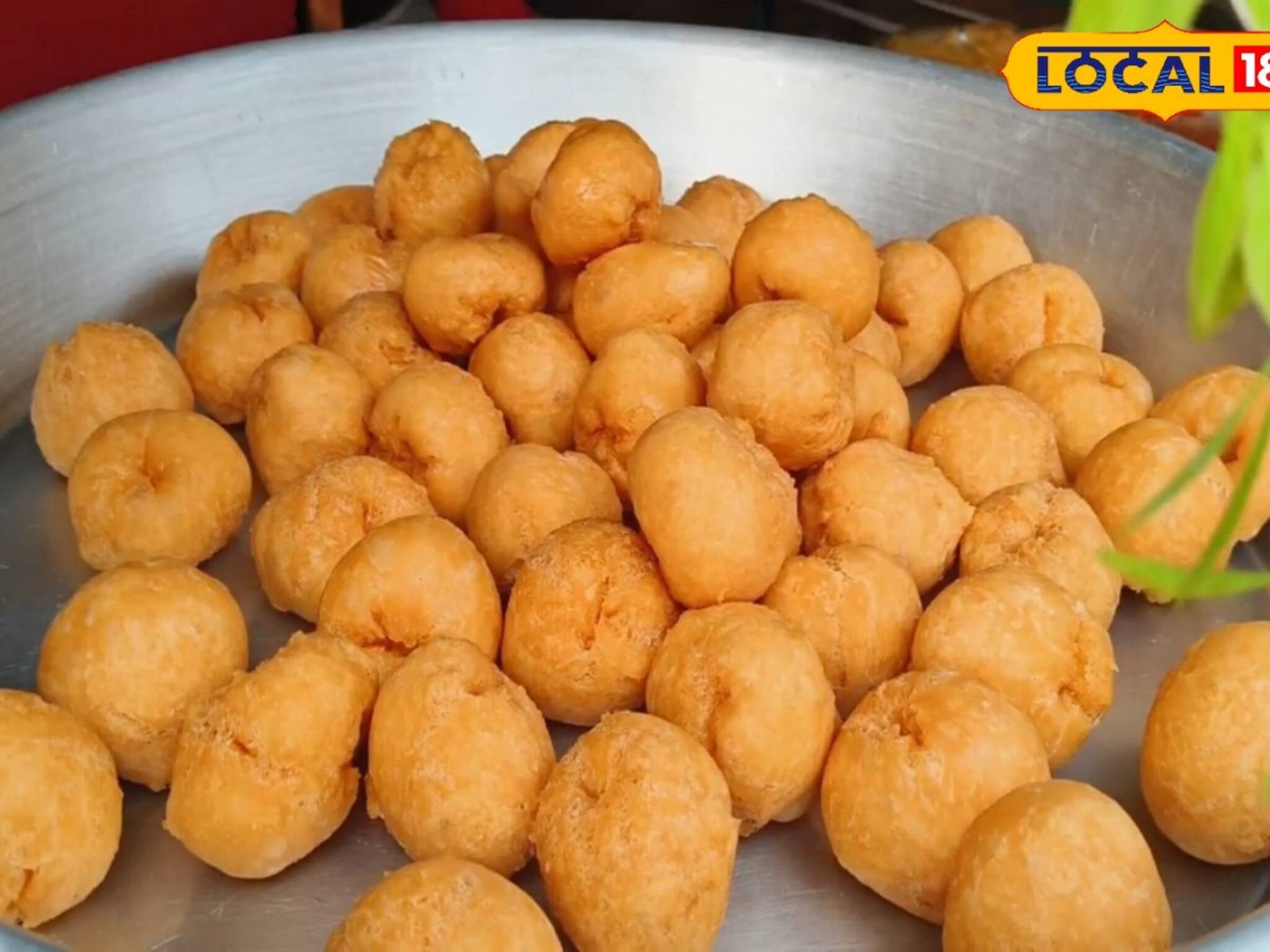 মাত্র ১০ টাকায় টক ঝাল মিষ্টি কেক! খেয়েছেন কখনও? রইল ঠিকানা