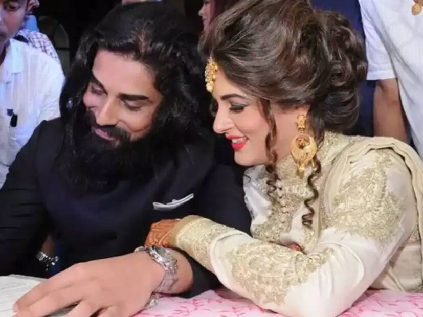 বিয়ের পিঁড়িতে শ্রাবন্তীর দ্বিতীয় স্বামী। আর্শিয়া সিনহাকে বিয়ে করেন তিনি। মঙ্গলবার ফেসবুকে নিজেই বিয়ের প্রথম পোস্ট করেছেন কৃষ্ণ বিরাজ।