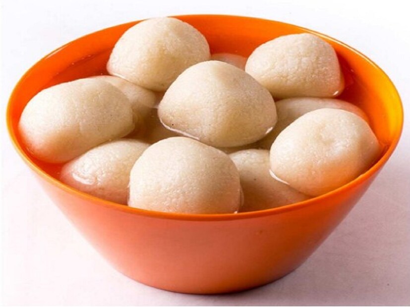 কিডনিতে পাথর হওয়া আটকায় গরম রসগোল্লা। কিন্তু যাঁদের ডায়াবেটিস রয়েছে, তাঁরা রসগোল্লা খাওয়া এড়িয়ে চলুন। উচ্চমাত্রায় ও উচ্চমানের প্রোটিন থাকার কারণে পেট, ব্রেস্ট, প্রস্টেট বা কোলন ক্যানসার রুখতে পারে রসগোল্লা।