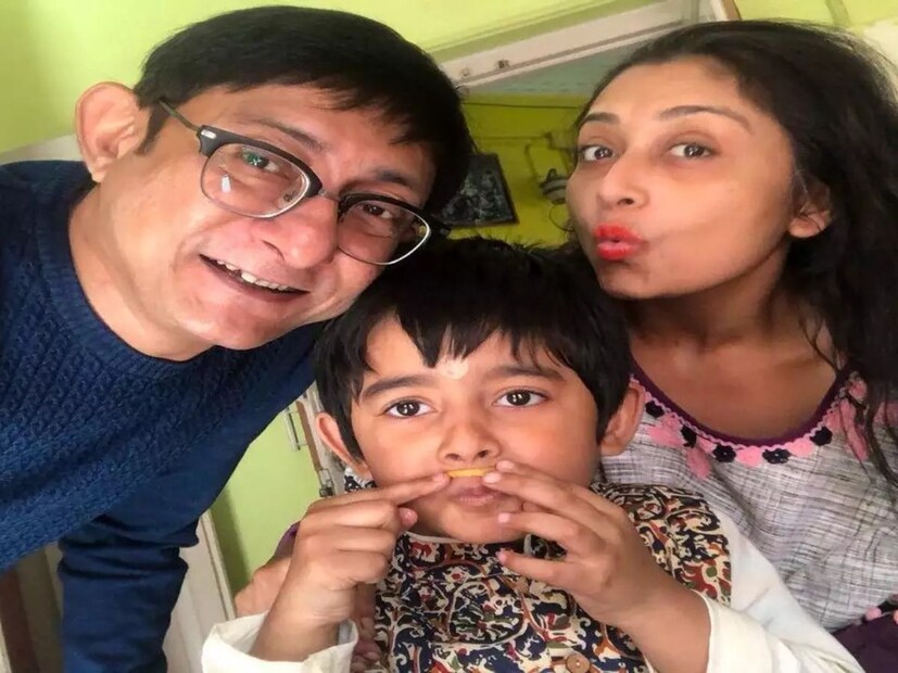 প্রাক্তন স্বামীর বিয়ের খবরে পিঙ্কি জানান, ''আমি মন থেকে চাই নবদম্পতি খুব ভাল থাকুক।আমি ছেলেকে নিয়ে ভীষণ সুখে আছি।'