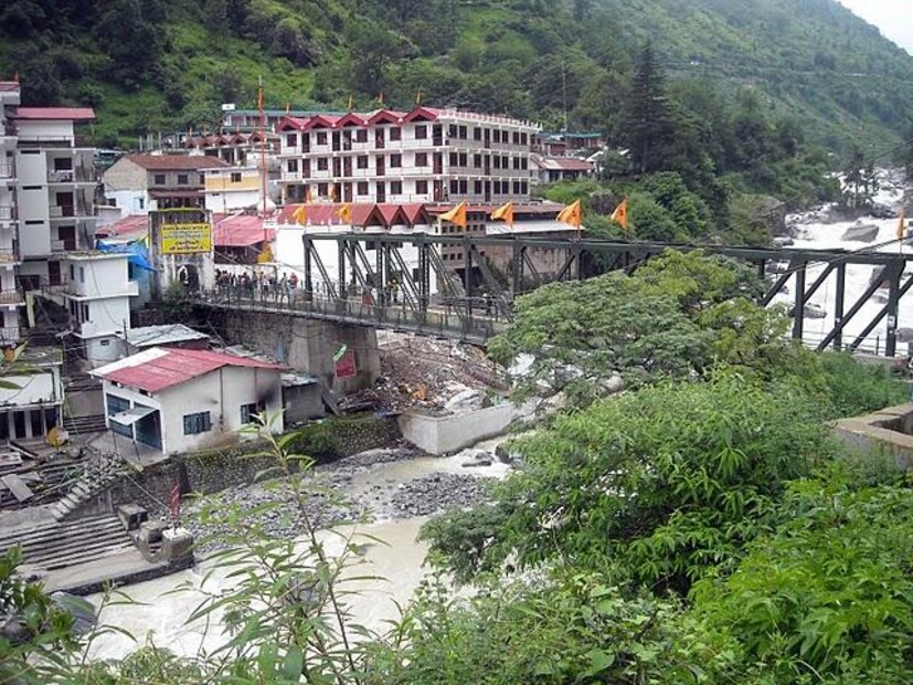 উত্তরাখণ্ড-এর গোবিন্দ ঘাট গুরুদ্বার-- যদি হেমকুন্ড সাহিব পরিদর্শন করতে চান বা ফুলের উপত্যকায় ট্রেকিং করতে চান, তা হলে সম্পূর্ণ বিনামূল্যে থাকতে পারেন অলকানন্দা নদীর তীরে অবস্থিত এই গুরুদ্বারে। েটি চামোলি জেলায়। গুরুদ্বারে মিলবে বিনামূল্যে খাবার-ও।
