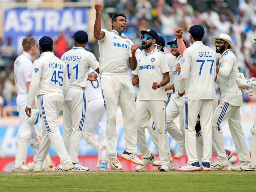 এদের মধ্যে জাদেজা ও অশ্বিনের জায়গা প্রথম একাদশে পাকা বলে ধরা যেতেই পারে। টেস্ট ক্রিকেটে ভারতের বহু যুদ্ধ জয়ের সাক্ষী এই দুই তারকা স্পিনার। সাম্প্রতিক সময়ে অক্ষর প্যাটেলও ভাল পারফর্ম করেছেন। প্রথম একাদশে কতজন স্পিনার থাকেন সেটাই দেখার।