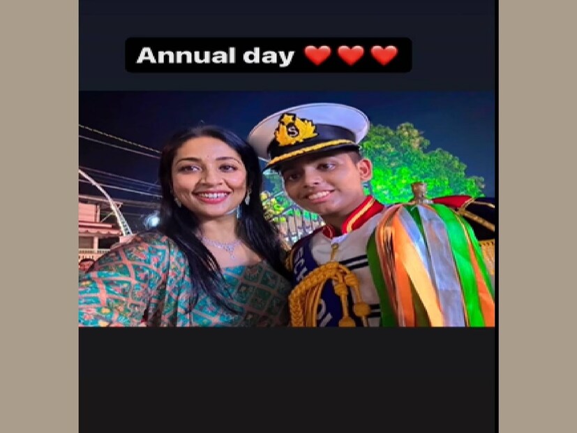 স্কুলের বার্ষিকী দিবসে নভ্যা নায়ার তাঁর ছেলে সাই কৃষ্ণের পারফরম্যান্স দেখেন অনেক অতিথি অভ্যাগত৷